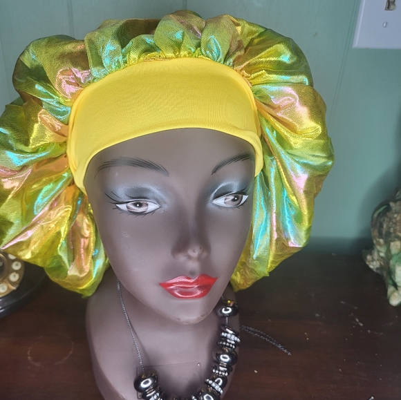 Bonnets - Picture 2 of 4